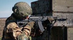 Rusi na ústupe strieľali do vlastných. Video ukazuje chaos, ktorý sprevádzal odsun okupantov z Chersonu