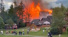 VIDEO: Požiar v Novom Smokovci. Budova bývalého hotela zhorela do tla