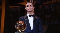 Ronaldo získal piatykrát Zlatú loptu France Football, vyrovnal sa tak Messimu