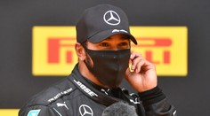 F1: Divokú veľkú cenu Turecka vyhral Hamilton a získal svoj siedmy titul