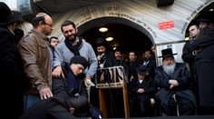 Obete parížskeho útoku pochovali. Zábery, ktoré trhajú srdce