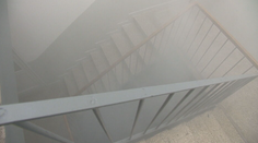 Hasiči v Nitre vydymili obývaný dvanásťposchodový panelák. Pozrite si, prečo to spravili