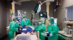 Podľa Borisa Johnsona je britská mutácia aj smrteľnejšia. Čo hovoria prvé štúdie?