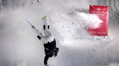 Hrozivý pád po dvoch saltách: Japonský akrobatický lyžiar mal obrovské šťastie