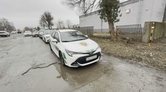 Veľká razia na juhu Slovenska. Finančná správa likviduje takmer milión fliaš nezdaneného alkoholu