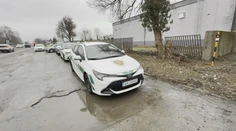 Veľká razia na juhu Slovenska. Finančná správa likviduje takmer milión fliaš nezdaneného alkoholu