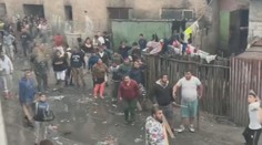 Hromadná bitka v osade pri Prešove: Rozzúrený dav útočil palicami a kameňmi, už je známy dôvod