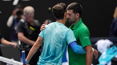 Novak Djokovič naďalej sníva o rekordnom titule. Do semifinále prešiel neštandardne: Bol som na ceste domov