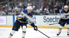 VIDEO: Najkurióznejší gól sezóny NHL? Hráči St. Louis zahrali odbíjanú, brankár Chicaga bezbranný