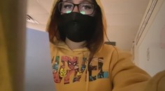 Matka (30) sa v škole vydávala za svoju dcéru (13). Počas celého vyučovania si to nikto nevšimol