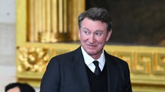 Gretzkého v Kanade znenávideli za podporu Trumpa. Jeho sochu zneuctili fekáliami