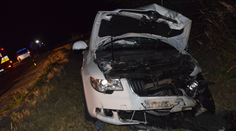 Tragická nehoda na východe. Vodič (†35) zišiel s autom do priekopy, narazil do betónového mostíka