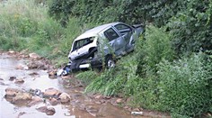 Opitá vodička skončila aj s autom v potoku