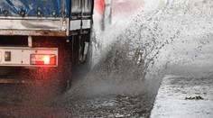 Dáždniky majte po ruke aj v piatok. Predovšetkým na východe hrozia búrky aj s krúpami