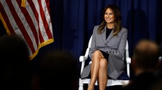 Na palube lietadla s prvou dámou USA sa objavili kúdoly dymu, núdzovo pristálo