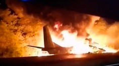 VIDEO: Pád vojenského lietadla na východe Ukrajiny prežili len dvaja ľudia, 25 zahynulo