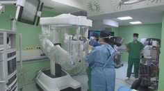 Lekárom pomáha pri operáciách robot. Pacienti dostanú skorší termín a rýchlejšie odídu z nemocnice