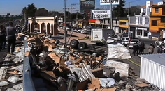 Kamery zachytili obrovskú drámu z viacnásobnej dopravnej nehody