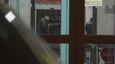 Záhadný prípad v Žiline. Na urgente sa objavil mladý muž s dobodaným krkom