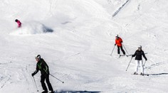 Manžel sledoval, ako mu lavína zavalila ženu. Tragédia na rakúskom svahu má päť obetí
