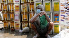 India už má viac úmrtí na COVID-19 ako Taliansko, pandemickú situáciu komplikujú záplavy