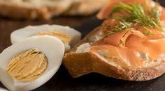 Posilňuje imunitný systém, kosti aj svaly a zlepšuje náladu. Čo jesť pre doplnenie dôležitého vitamínu