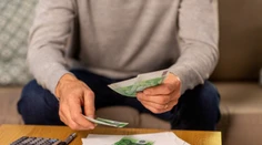 Slovensko sa prepadlo na dno EÚ. Iba v jednej krajine zarábajú ľudia menej, najviac zamrzí porovnanie s Poľskom