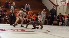 Žiadne výhovorky! Narodil sa bez nôh, napriek hendikepu sa stal profesionálnym zápasníkom