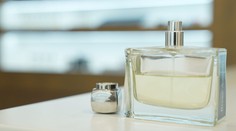 Niche parfumy, napodobeniny a správna starostlivosť: Ako sa orientovať vo svete vôní?