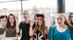 Adela Banášová nápadito rozveselila smutného Romana Pomajba a plačúceho Juraja Kemku