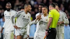 Realu pomohlo kontroverzné rozhodnutie VAR, verejnosť sa búri. UEFA môže v reakcii meniť penaltové pravidlá