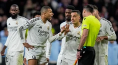 Realu pomohlo kontroverzné rozhodnutie VAR, verejnosť sa búri. UEFA môže v reakcii meniť penaltové pravidlá