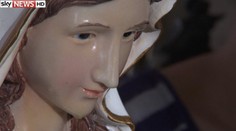 Ďalší zázrak: Socha Panny Márie plače olejové slzy