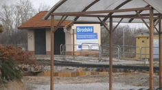 Obyvatelia Brodského majú pre problém s vlakovou dopravou hlavy v smútku. Riešenie je otázne