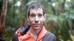 Jeden zlý pohyb a príde o život. Extrémnu výzvu slávneho horolezca bude môcť sledovať celý svet