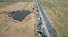 Obrovská reťazová nehoda na moste v Číne: V hmle sa zrazili stovky vozidiel, hlásia najmenej jednu obeť