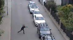 VIDEO: Opitá žena v Brne demolovala autá. Robila tak s propán-butánovou fľašou