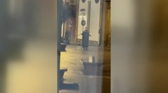 Zverejnili zábery útoku mačetou v Španielsku. Útočník ju po napadnutí víťazoslávne držal nad hlavou