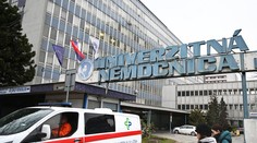 Poplach v košickej nemocnici. Pacient sa mal na personál zaháňať palicou, dôvodom vraj bola prosba nasadiť si rúško