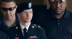 Bývalý informátor WikiLeaks sa opäť pokúsil o samovraždu