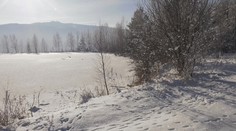 Obrázok ako z reklamy na Slovensko, ale v skutočnosti jama plná toxického kalu