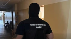 VIDEO: Nevedeli po slovensky, vodičák napriek tomu získali. Skorumpovaní policajti ich mali vybavovať za tisíce eur