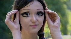 Živá bábika z Bratislavy: Je to len slabý odvar toho, čo je v Anglicku