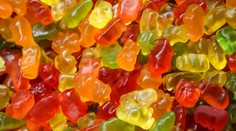 V obľúbených cukríkoch našli konope. Do želé sa nedostalo vo výrobe, bráni sa známa firma