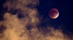 Ideálny čas na nový začiatok. Oblohu rozžiaril ružový Mesiac