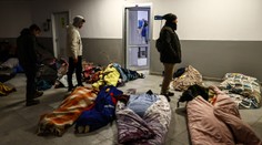 V márniciach a na cintorínoch už nie je miesto. Telá ležia po zemetrasení prikryté na uliciach