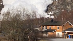 Fascinujúce prírodné divadlo: Nórka natočila obrovskú masu snehu, ktorá sa valila na mestečko