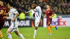 VIDEO: To bola bomba! Kanonier Lyonu Lacazette svojim projektilom takmer pretrhol sieť