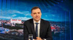 Prečo A. Danko dovolenkuje ako národniar v arabskej krajine a nie na Slovensku? Opýtal sa divák T. Tarabu