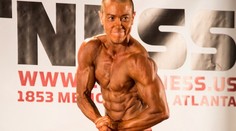 Svalnatý kulturista a tréner bol kedysi vydatou ženou